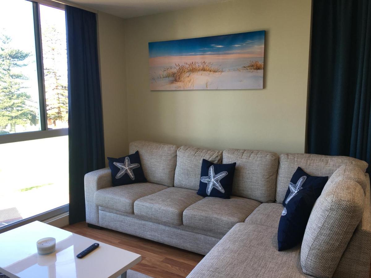 Beachside Luxury Apartments One & Two Bedroom In Beachfront Oaks Pier Building Glenelg Εξωτερικό φωτογραφία