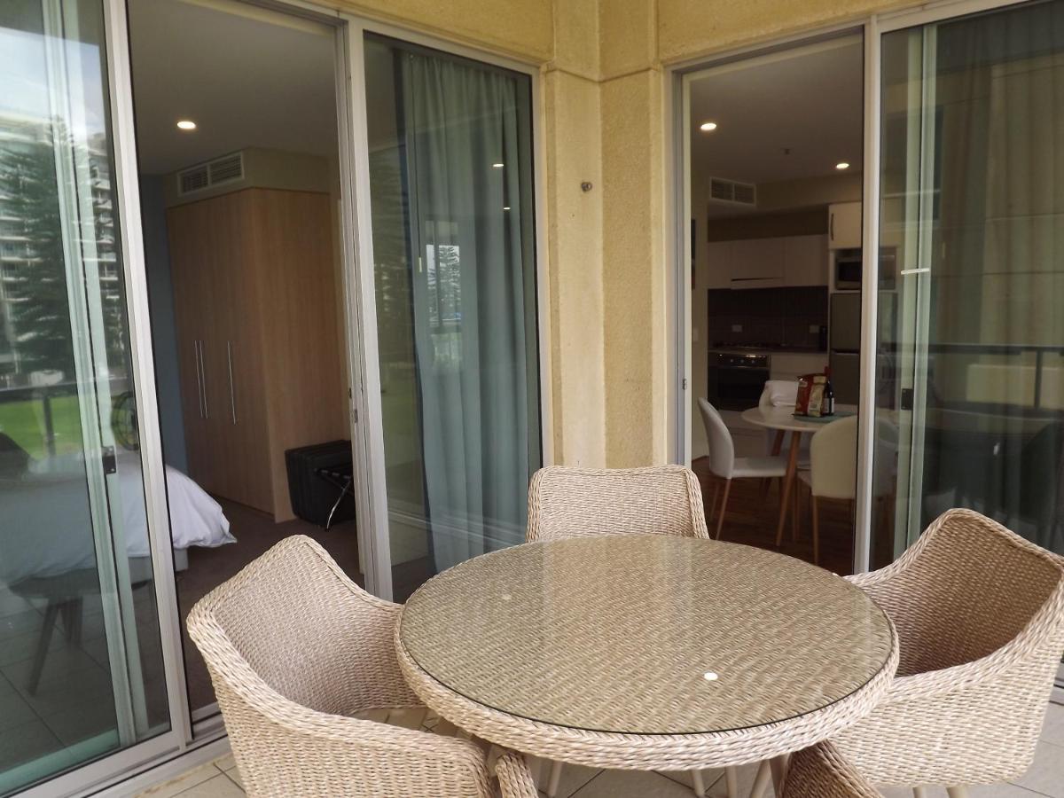 Beachside Luxury Apartments One & Two Bedroom In Beachfront Oaks Pier Building Glenelg Εξωτερικό φωτογραφία