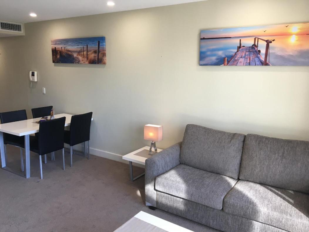 Beachside Luxury Apartments One & Two Bedroom In Beachfront Oaks Pier Building Glenelg Εξωτερικό φωτογραφία