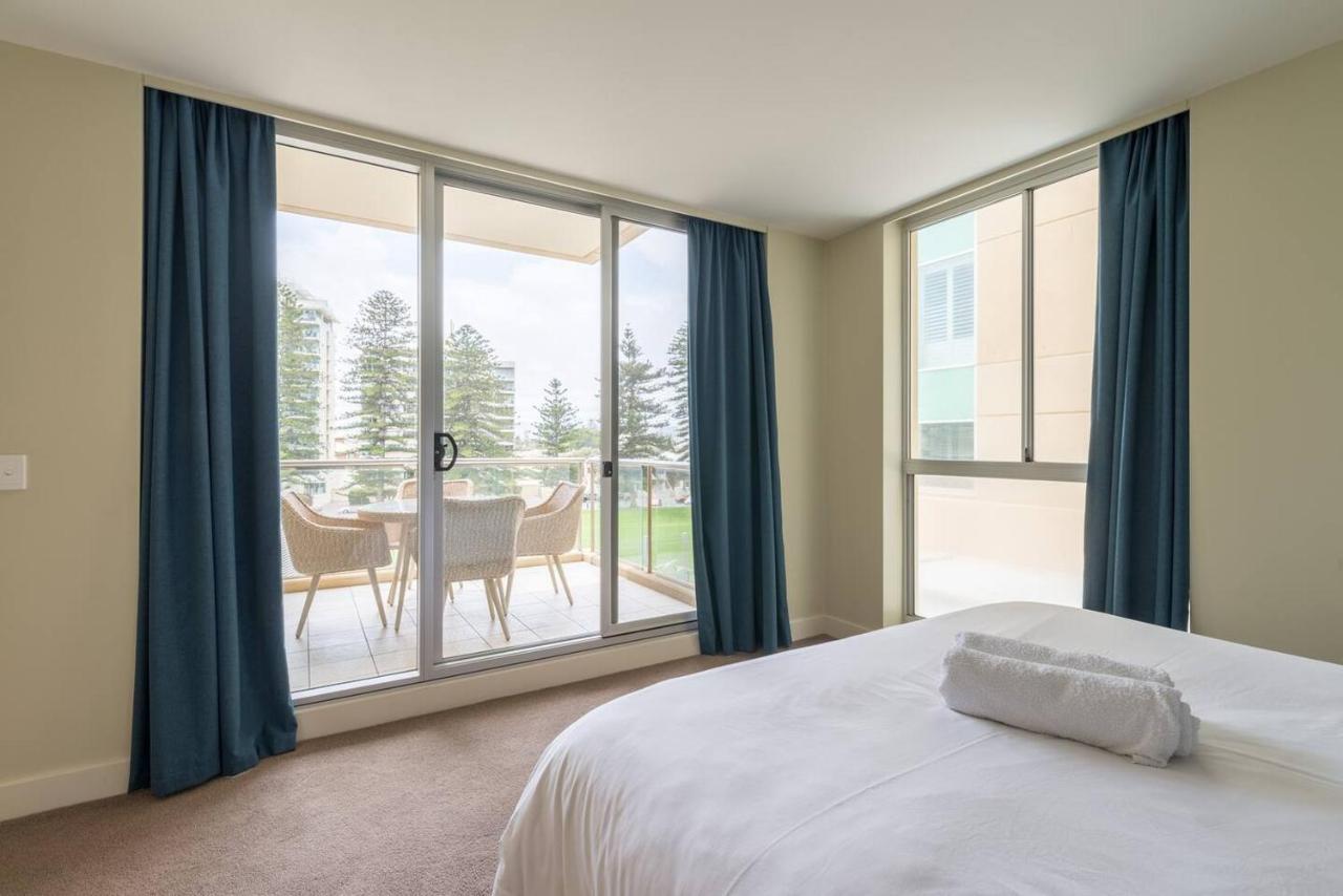 Beachside Luxury Apartments One & Two Bedroom In Beachfront Oaks Pier Building Glenelg Εξωτερικό φωτογραφία