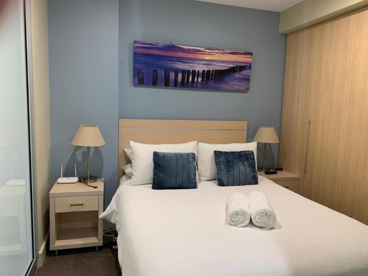 Beachside Luxury Apartments One & Two Bedroom In Beachfront Oaks Pier Building Glenelg Εξωτερικό φωτογραφία
