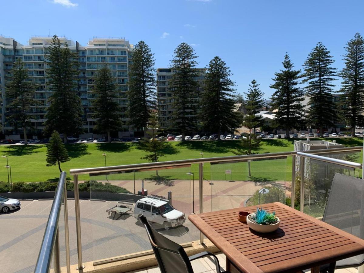 Beachside Luxury Apartments One & Two Bedroom In Beachfront Oaks Pier Building Glenelg Εξωτερικό φωτογραφία
