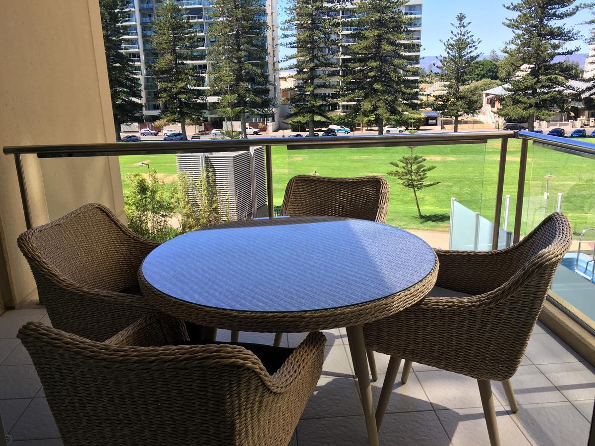 Beachside Luxury Apartments One & Two Bedroom In Beachfront Oaks Pier Building Glenelg Εξωτερικό φωτογραφία