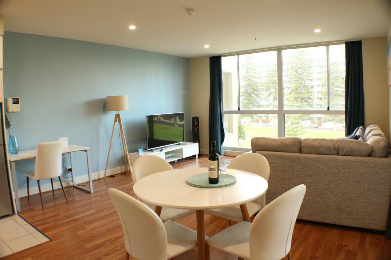 Beachside Luxury Apartments One & Two Bedroom In Beachfront Oaks Pier Building Glenelg Εξωτερικό φωτογραφία